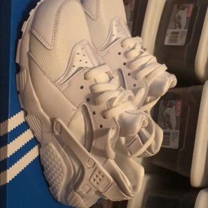 White nike huarache